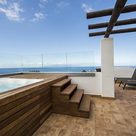 Direct Transfer Gold Beach, 3 Bdr Suite, Sea Views